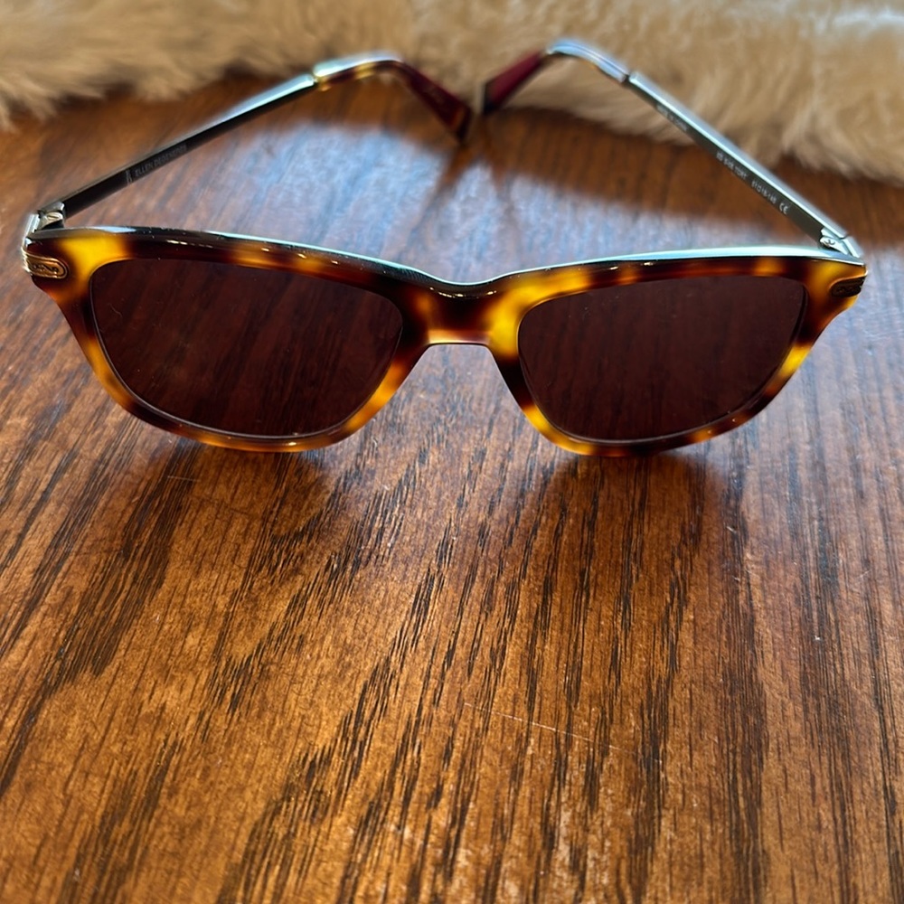 Ellen Degeneres sunglasses